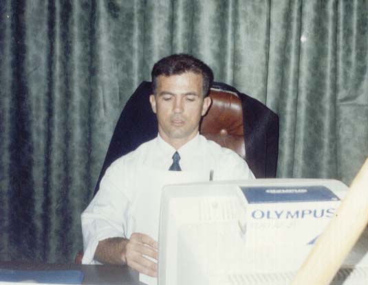 &Omicron; Sensei &Alpha;&pi;ό&sigma;&tau;&omicron;&lambda;&omicron;&sigmaf; &Kappa;&alpha;&psi;ά&lambda;&eta;&sigmaf; &gamma;&epsilon;&nu;&nu;ή&theta;&eta;&kappa;&epsilon; &tau;&omicron; 1968 &kappa;&alpha;&iota; &kappa;&alpha;&tau;ά&gamma;&epsilon;&tau;&alpha;&iota; &alpha;&pi;ό &tau;&omicron; &Alpha;&gamma;&rho;ί&nu;&iota;&omicron; &Alpha;&iota;&tau;&omega;&lambda;/&nu;ί&alpha;&sigmaf;.