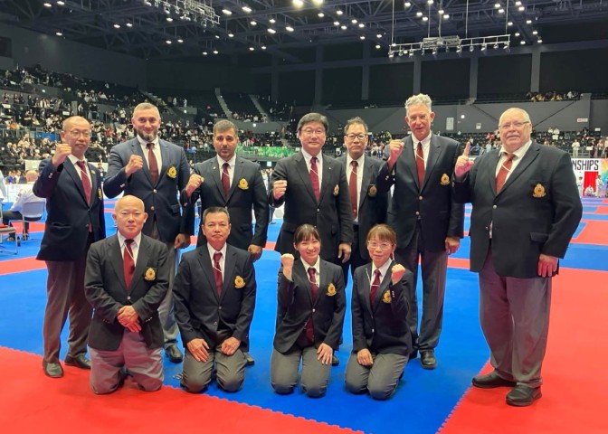 pelekis8 Small